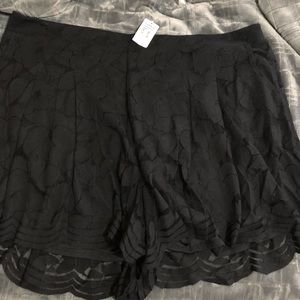 Torrid scalloped shorts size 4